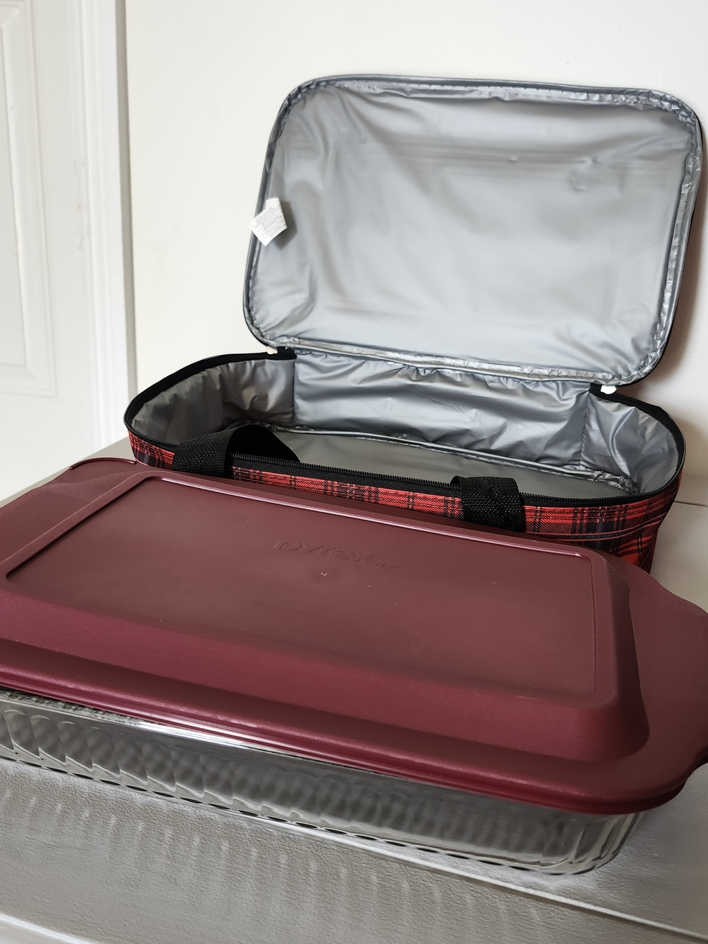 Vtg PYREX Glass 13x9 Casserole Baking Dish with Lid & Insulated Tote Bag 3 Quart